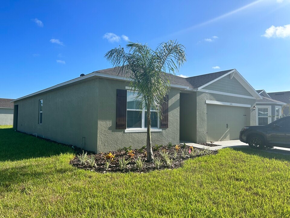 3241 Silas Dr in New Smyrna Beach, FL - Building Photo