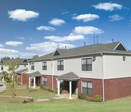 Wesley Forest in Memphis, TN - Building Photo - Building Photo