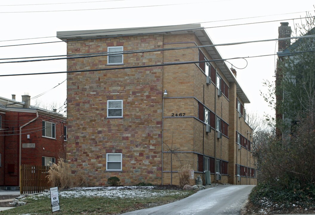 2467 Madison Rd in Cincinnati, OH - Foto de edificio