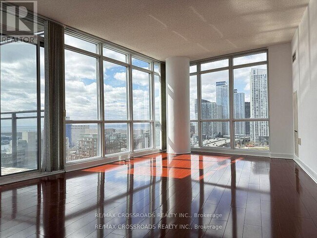 11 Brunel Ct in Toronto, ON - Building Photo - Building Photo