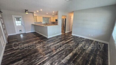 3297 20th Ave SW in Largo, FL - Foto de edificio - Building Photo
