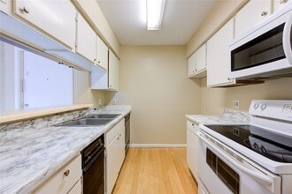 3055 Walnut Bend Ln in Houston, TX - Building Photo - Building Photo