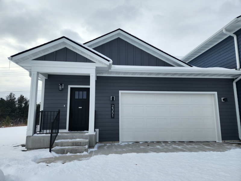 2351 Lake Rd in Altoona, WI - Building Photo