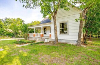 715 SW 10th St in Mineral Wells, TX - Foto de edificio - Building Photo