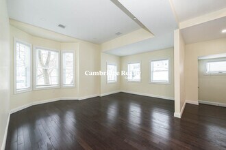 5 Malvern Ter, Unit T in Medford, MA - Foto de edificio - Building Photo