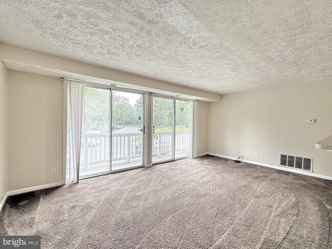 97 Kenwood Dr in Sicklerville, NJ - Building Photo - Building Photo