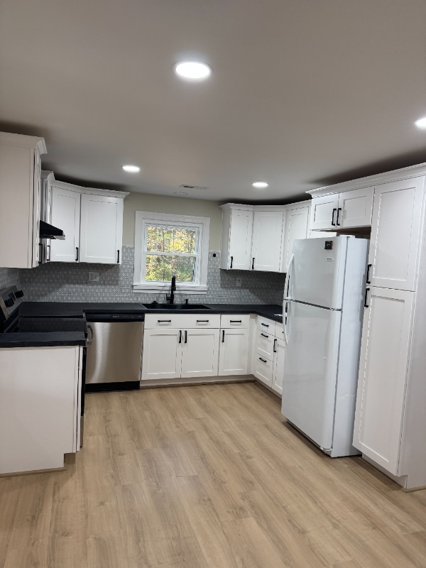 1013 Clayton Rd in Powhatan, VA - Foto de edificio - Building Photo