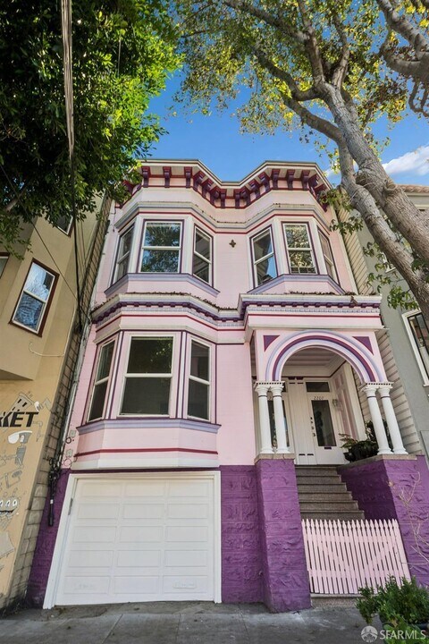 2205 Bryant St in San Francisco, CA - Building Photo