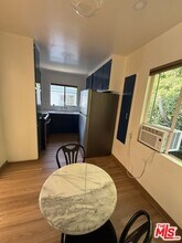 322 Huntley Dr in West Hollywood, CA - Building Photo - Building Photo