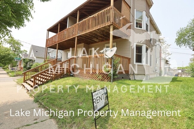 property at 943 Baldwin St SE