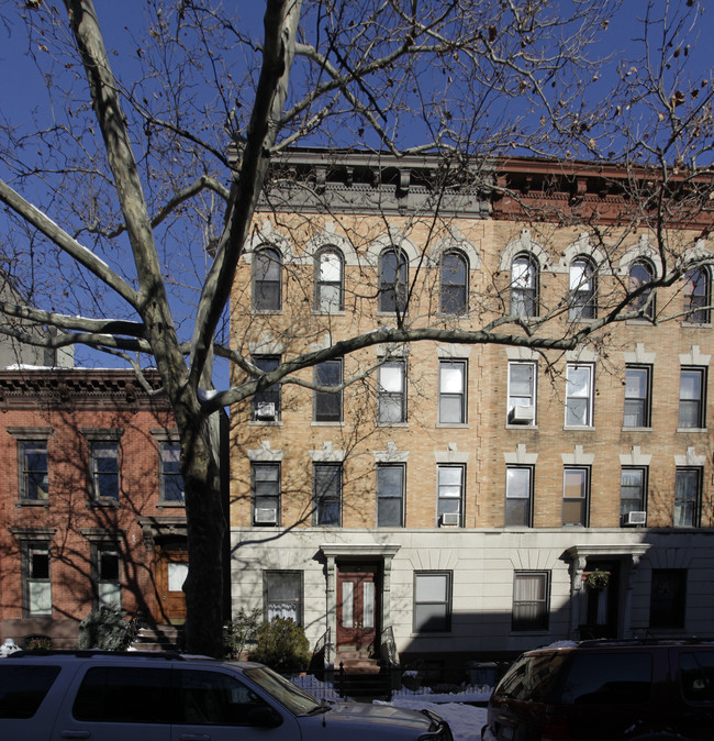 135 Kent St in Brooklyn, NY - Building Photo - Building Photo