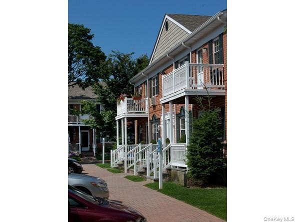 100 Middleton Rd in Bohemia, NY - Building Photo - Building Photo