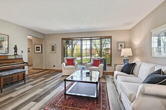 5631 S Elm St in Hinsdale, IL - Building Photo - Building Photo