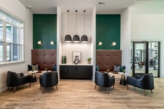 The One at Spartanburg in Spartanburg, SC - Foto de edificio - Building Photo