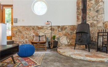 2011 Alameda Dr in Austin, TX - Building Photo - Building Photo