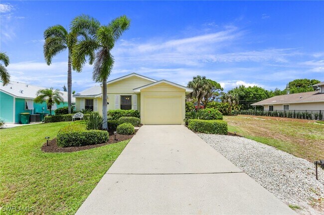 633 91st Ave N in Naples, FL - Foto de edificio - Building Photo