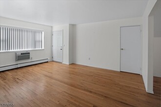 1131A Valley Rd in Wayne, NJ - Building Photo - Building Photo