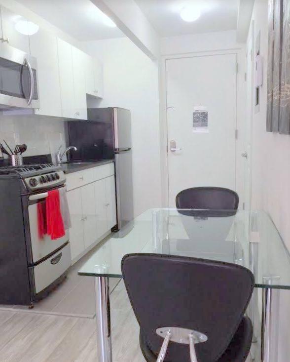 521 W 48th St in New York, NY - Building Photo - Building Photo