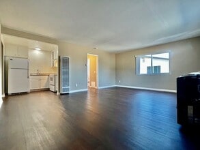 970 Mission Dr in Costa Mesa, CA - Foto de edificio - Building Photo