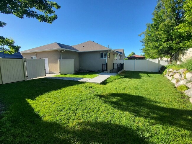property at 1281 Fox Trot Cir
