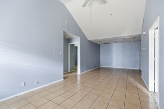 7625 Windsor Oaks in San Antonio, TX - Building Photo - Building Photo