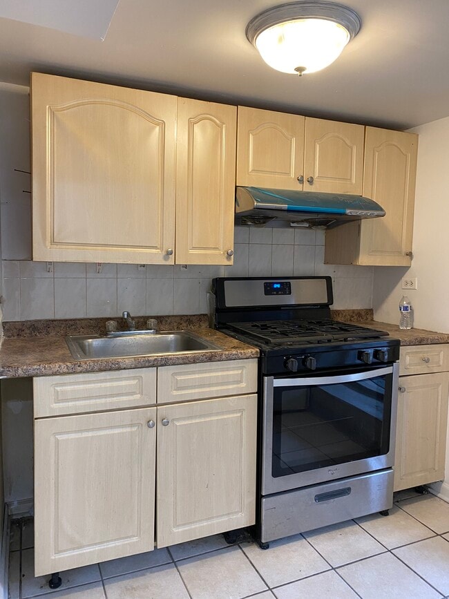 260 W 24th Pl, Unit BR in Chicago, IL - Building Photo - Building Photo