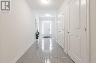 9 Ridgeside Ln in Hamilton, ON - Building Photo - Building Photo