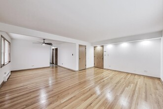 9032 N Churchill Cir in Niles, IL - Building Photo - Building Photo