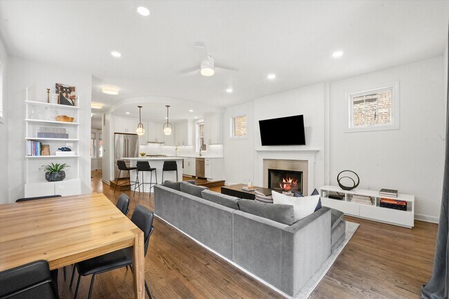 1041 N Leavitt St in Chicago, IL - Building Photo - Building Photo