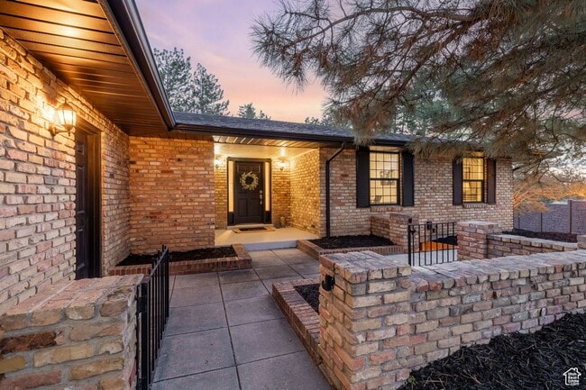 9820 Cameron Pl in Sandy, UT - Building Photo - Building Photo