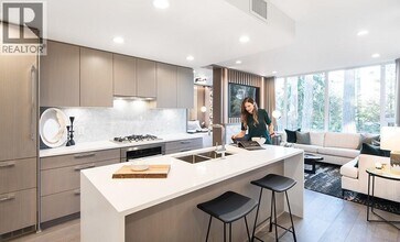 5410 Shortcut Rd in Vancouver, BC - Building Photo - Building Photo