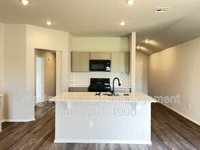 1218 Guthrie Farms Blvd in Guthrie, OK - Building Photo - Building Photo