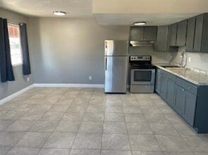 632 Triest Ct, Unit C in Las Vegas, NV - Foto de edificio - Building Photo