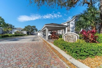 3765 Fieldstone Blvd in Naples, FL - Building Photo - Building Photo