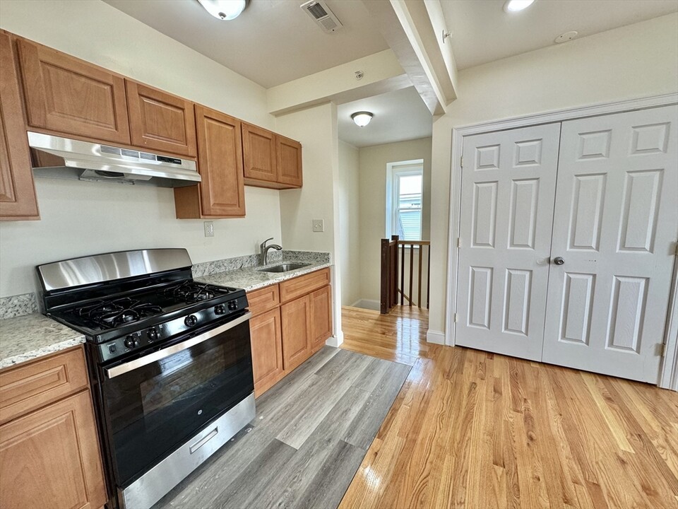 60 Mather St, Unit 3 in Boston, MA - Building Photo