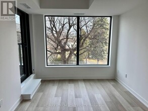 28-228 Eastern Ave in Toronto, ON - Building Photo - Building Photo