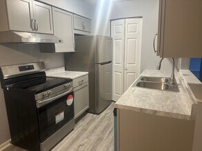 651 S Virginia Rd in Crystal Lake, IL - Building Photo - Building Photo