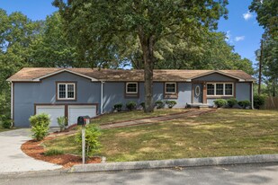 102 Warren Pl in Dickson, TN - Building Photo