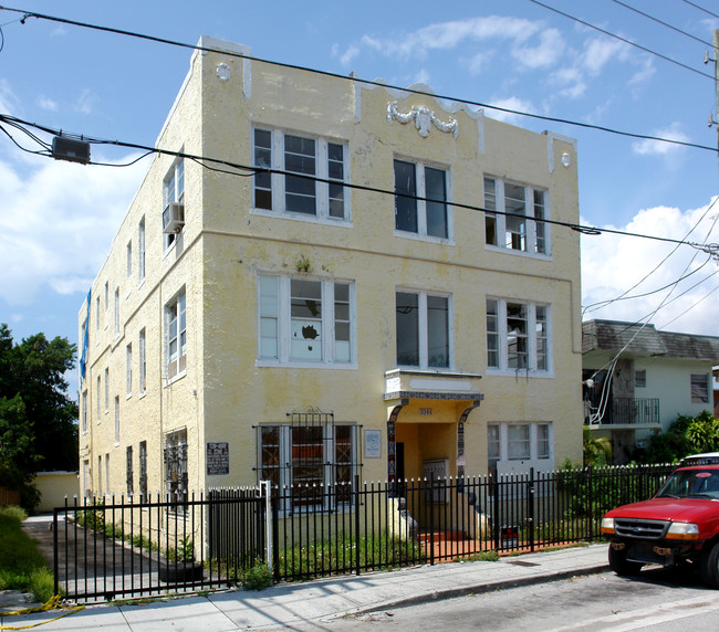 1044 SW 3rd Ave in Miami, FL - Building Photo - Building Photo