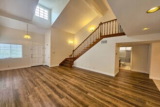 7556 Thousand Oaks Dr in Tujunga, CA - Foto de edificio - Building Photo