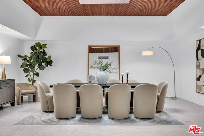 property at 802 N Crescent Dr