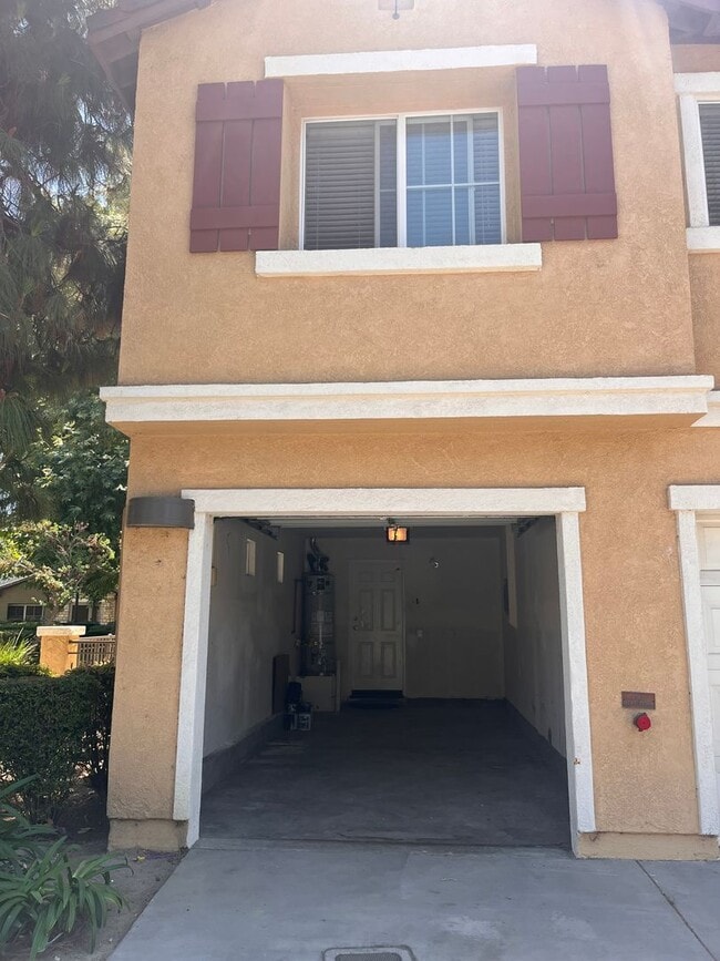 25848 Iris Ave in Moreno Valley, CA - Foto de edificio - Building Photo