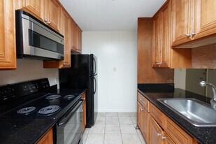 Parker House in Berkeley, CA - Building Photo