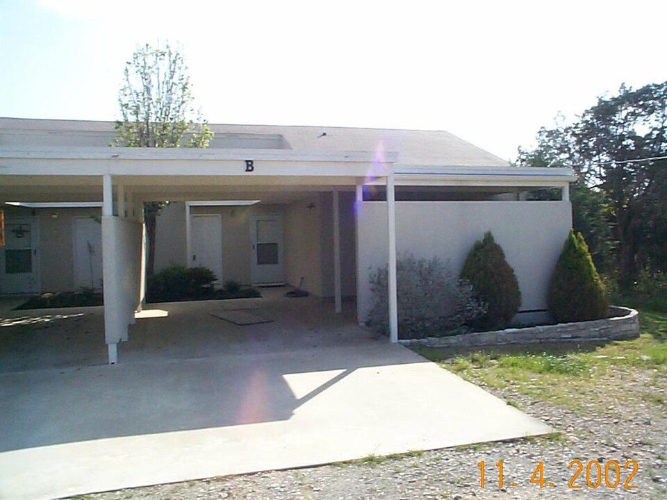 22714 State Hwy 71 in Spicewood, TX - Building Photo