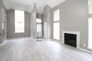 12323 Guernsey Dr in Tomball, TX - Building Photo