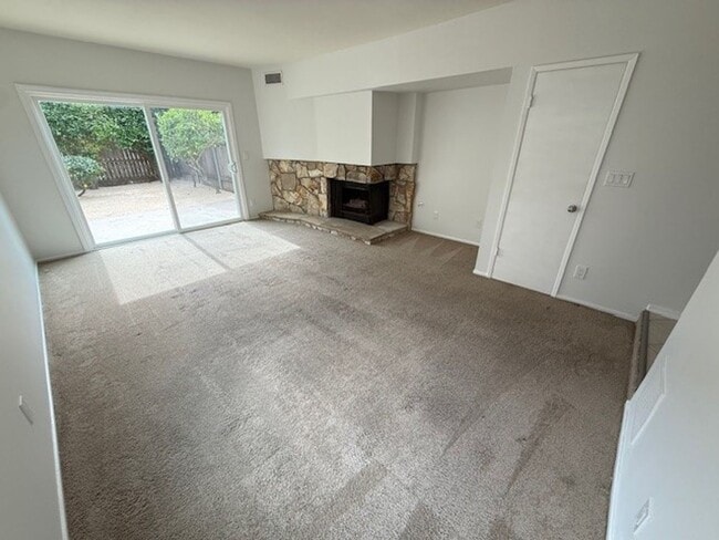 3737 Portofino Way in Santa Barbara, CA - Building Photo - Building Photo
