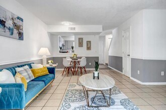 111 E 1st St in Jacksonville, FL - Foto de edificio - Building Photo