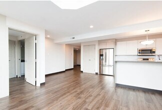 11 Dorchester St, Unit Unit 301 in Boston, MA - Building Photo - Building Photo