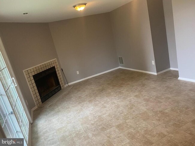 33 Jones Valley Cir in Baltimore, MD - Building Photo - Building Photo