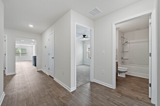 1047 Limpkin St in Crestview, FL - Foto de edificio - Building Photo